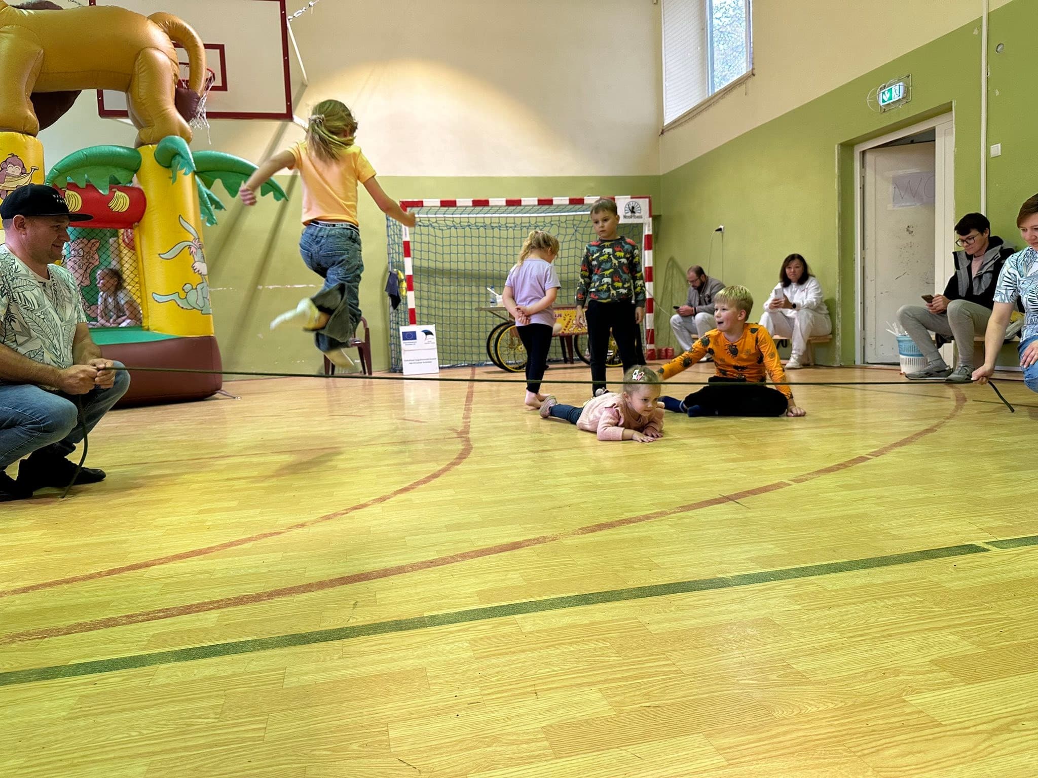 В школе Нарва-Йыэсуу прошёл тёплый осенний семейный день - 39